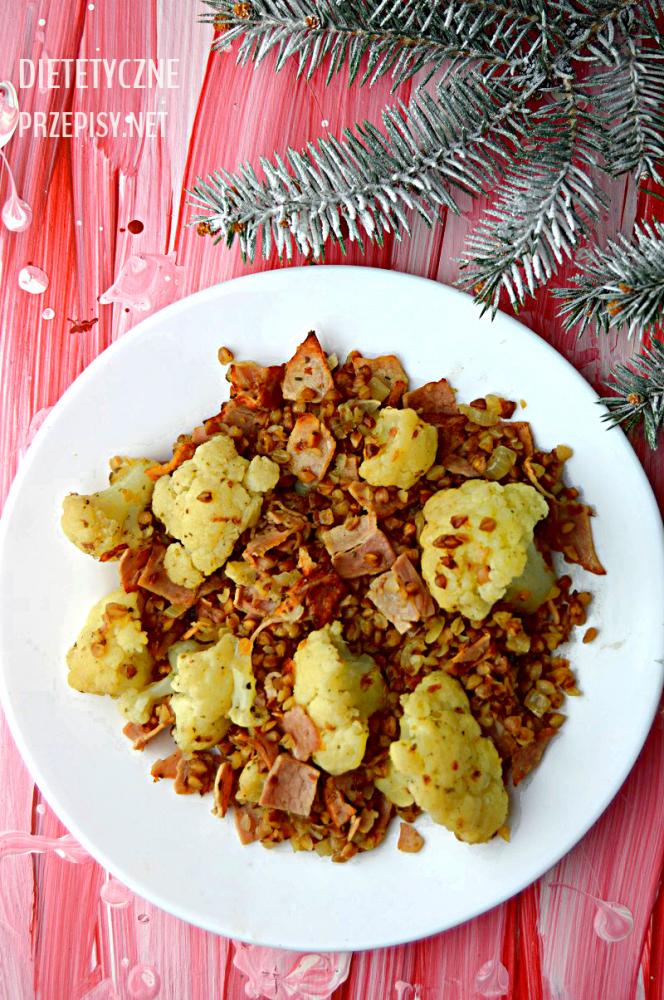 Aromatyczna kasza gryczana z kalafiorem i cebulką